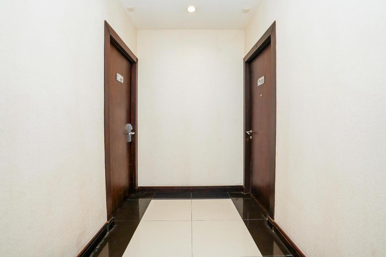 Collection O 29 Twin Tower Hotel Surabaya Exterior photo
