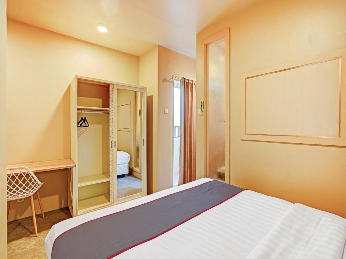 Collection O 29 Twin Tower Hotel Surabaya Exterior photo